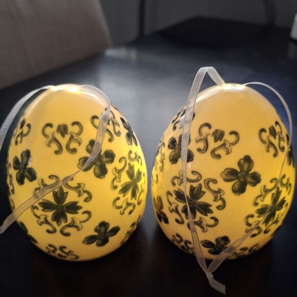 Valerie Parr Hill D Blue & White 2 Timed Illumination 3.5" Damask Porcelain Eggs - Picture 6 of 8